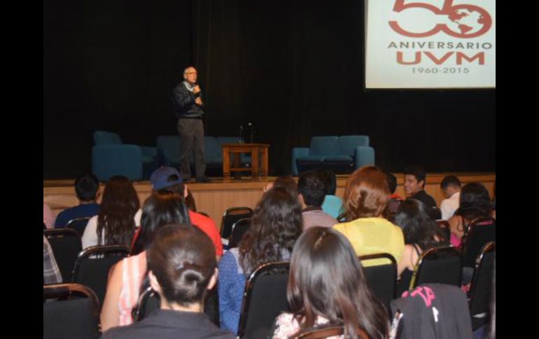 Guillermo Martínez Mora se reunió con estudiantes de la UVM. TWITTER / @gmartinezmora