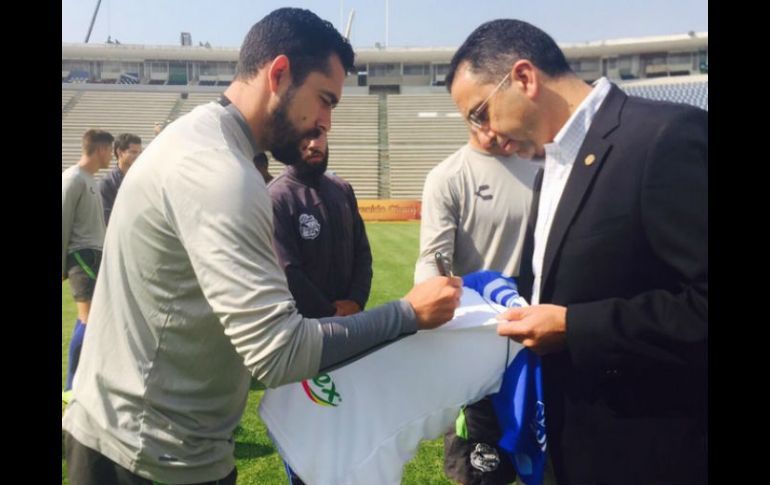 Lozano estuvo con el equipo del Puebla para ofrecer su disculpa. TWITTER / @JLozanoA