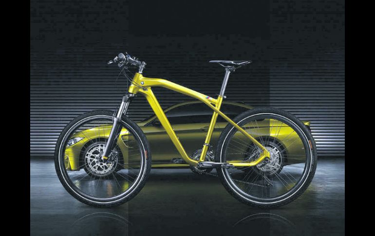 Este modelo de bicicleta, que lleva el exclusivo color 'Austin Yellow' del BMW M3 y del M4, está  limitada a 500 unidades en México. ESPECIAL / BMW de méxico