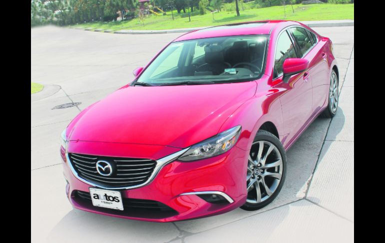 La apuesta visual del Mazda6 es atractiva. En este apartado se desmarca de sus competidores en el segmento de sedanes medianos. EL INFORMADOR / M. Castillo