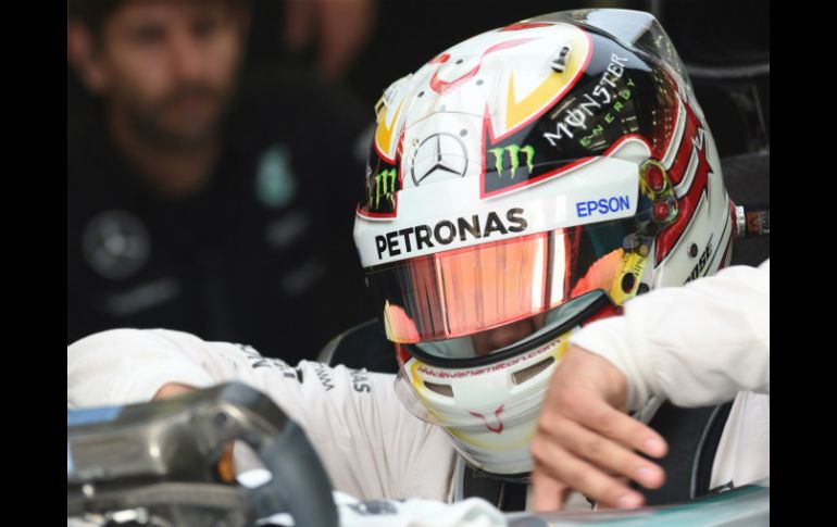 El tiempo del piloto británico de Mercedes, en la tercera sesión de entrenamientos libres en Barein, fue de 1:34.599, en 14 vueltas. AFP / F. Nureldine