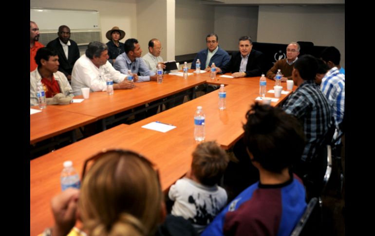 Miembros de la caravana se reunieron este sábado con miembros de la CNDH. NTX / Cortesía