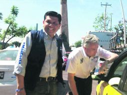 Calcas. Alfonso Petersen realizó una “pega” en la Glorieta de los Niños Héroes.  /