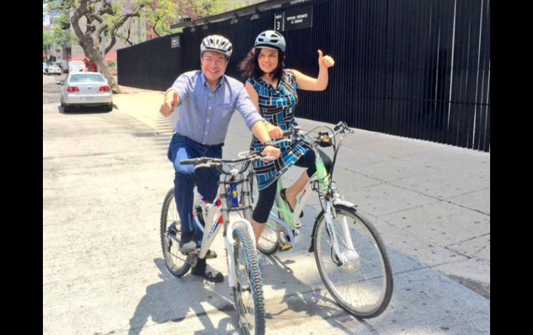 Gómez y Delgado celebraron el 'Día Mundial de la Bicicleta'. TWITTER / @marianagc