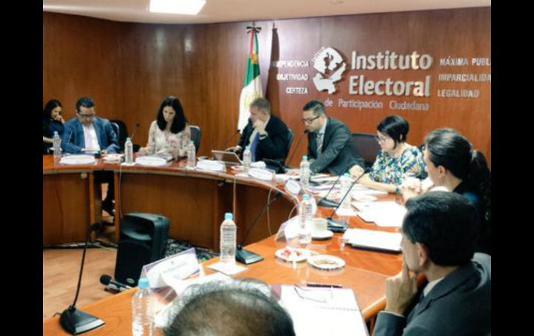 En la sesión de este lunes se avaló el dictamen del INE, donde se retira la candidatura a 16 candidatos. TWITTER / @iepcjalisco