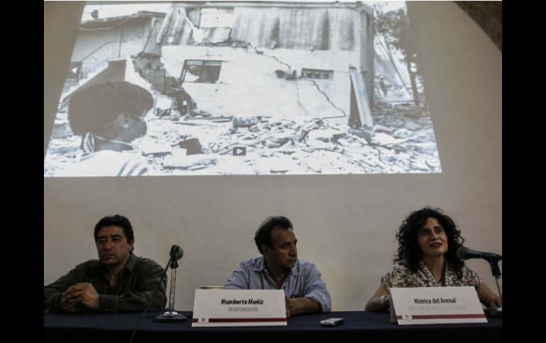 Los fotoperiodistas Marco Aurelio Vargas y Humberto Muñiz donaron imágenes para la nueva sala del museo dirigido por Mónica del Arenal. EL INFORMADOR / F. Atilano