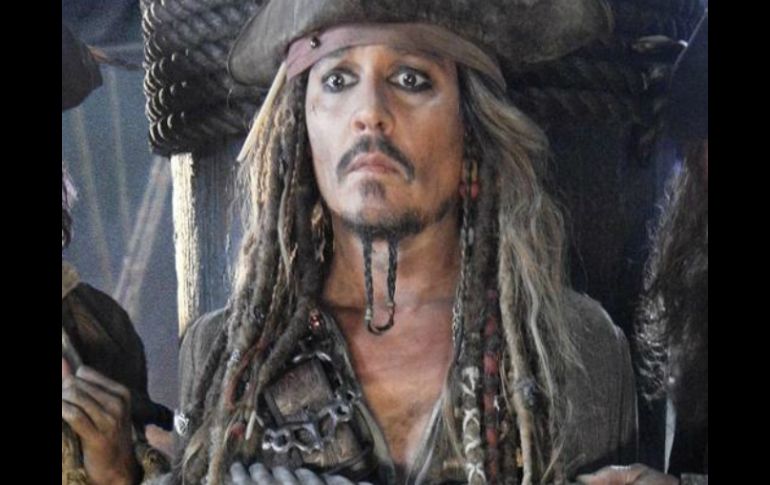 Johnny Depp está de regreso como el Capitán Jack Sparrow en la nueva entrega de 'Piratas del Caribe'. TWITTER / @BRUCKHEIMERJB