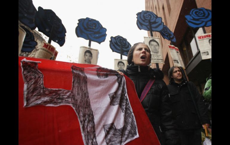 Aproximadamente 10 familiares de los normalistas que han viajado a EU participará en varias protestas en Nueva York. AFP / ARCHIVO