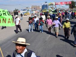 Más de 500 personas protestaron en apoyo a los agricultores que se verían afectados por el proyecto. EFE / G. Alfaro