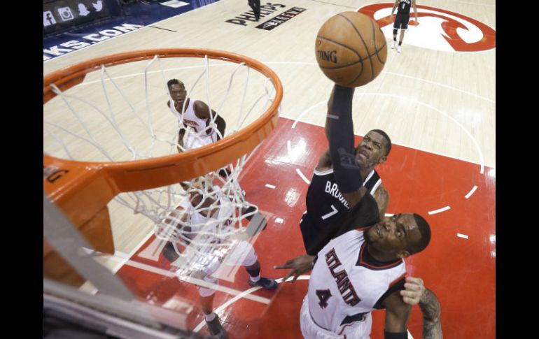 Paul Millsap, de los Hawks, condujo el ataque de su equipo al aportar 19 puntos durante el partido de ayer. AP / J. Bazemore