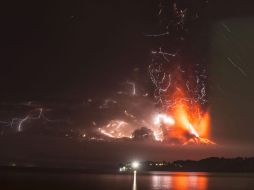 Autoridades chilenas señalaron que la actividad del volcán supone 'una alta amenaza para la población'. EFE / F. Negroni