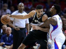 Tim Duncan (izquierda) lideró el ataque de San Antonio con 28 puntos y 11 rebotes. EFE / M. Nelson