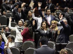 El dictamen se deriva de la iniciativa del Presidente, y permitirá otorgar permisos a agentes extranjeros para que porten armas. SUN / ARCHIVO