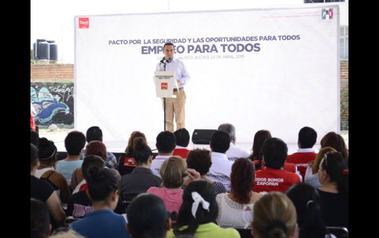 Rizo estuvo en la colonia Mesa Colorada, donde presentó varias de sus propuestas. ESPECIAL / Chava Rizo