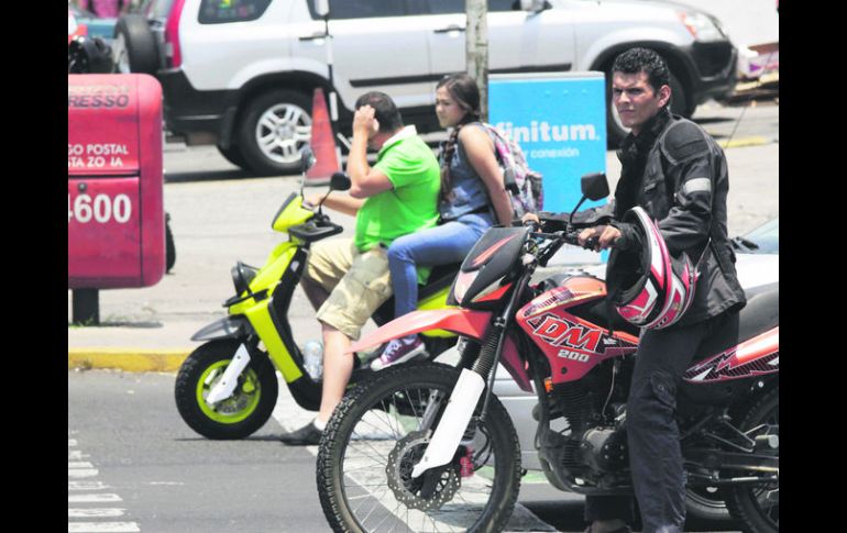 Incidencia. Las principales multas contra motociclistas son por no portar el casco. EL INFORMADOR / R. Tamayo