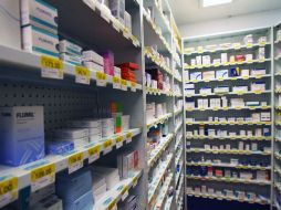 El farmacéutico puede verificar dosificaciones, interacciones y otros elementos para evitar daños en el paciente. EL INFORMADOR / ARCHIVO