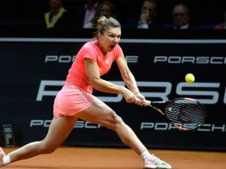 Simona Halep enfrentará un atractivo encuentro, por primera vez en arcilla, con la danesa Caroline Wozniacki. AP / M. Murat