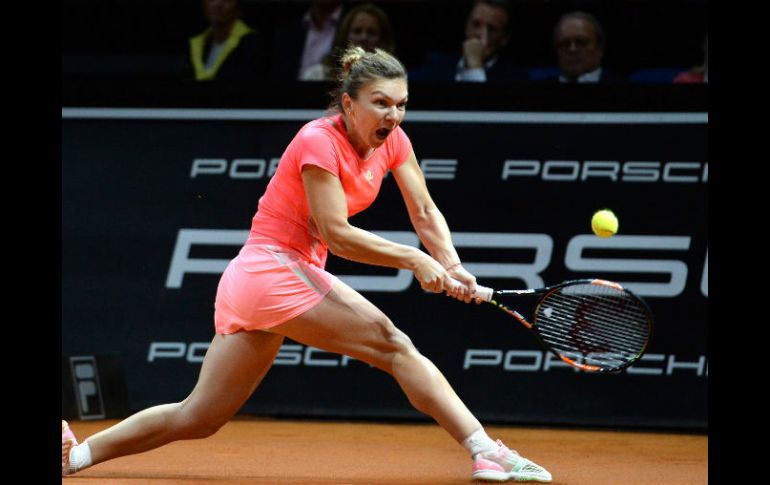 Simona Halep enfrentará un atractivo encuentro, por primera vez en arcilla, con la danesa Caroline Wozniacki. AP / M. Murat