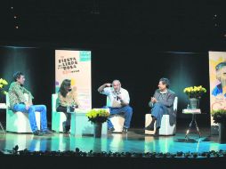 Xavier Velasco, Rosa Beltrán, Benito Taibo y Élmer Mendoza se han reunido para celebrar la grandeza de Gabriel García Márquez. EFE / S.Gutiérrez