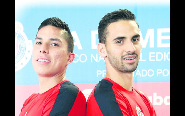 Nuevos. Carlos Salcedo (I) y Raúl López jugarán su primer Clásico Nacional. EL INFORMADOR / M. Vargas