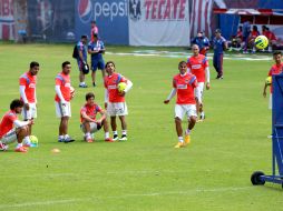 En la imagen, jugadores de las Chivas durante uno de los entrenamientos previo al partido. EL INFORMADOR / P. Franco