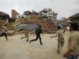 El sismo registrado este sábado por la madrugada ha dejado un saldo de más de 1000 muertos. AP / N. Shrestha