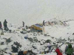 Se cree que mucha gente pudo quedar sepultada mientras estaban en sus tiendas de campaña, en el campamento base en el Everest. AP /  A. Afif