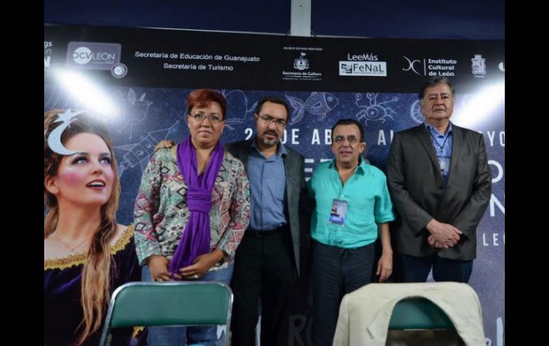 Rafael Rodríguez Castañeda, Verónica Espinoza, Arturo Rodríguez y Carlos Acosta compartieron las anécdotas y vivencias con Scherer. TWITTER / @Notimex