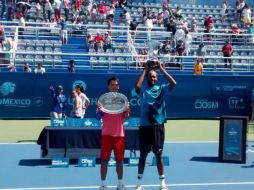 Los finalistas presumen sus trofeos en el Polideportivo Metropolitano. EL INFORMADOR / R. Alarcón