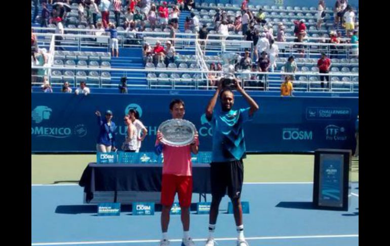 Los finalistas presumen sus trofeos en el Polideportivo Metropolitano. EL INFORMADOR / R. Alarcón