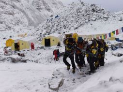 Los cuerpos de rescate de diferentes países siguen llegando a la zona de desastre. AFP / R. Schmidt