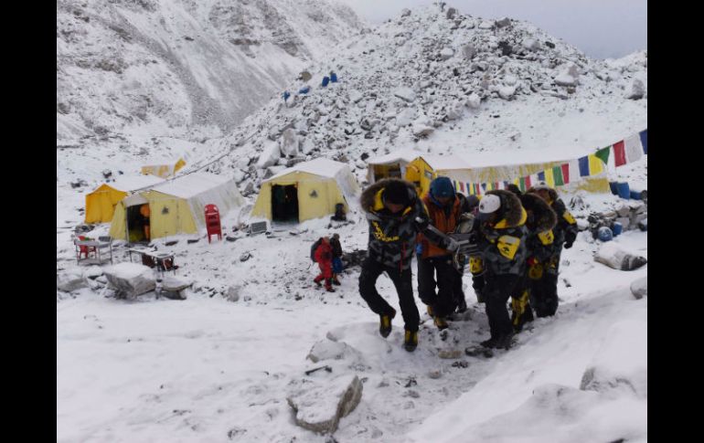 Los cuerpos de rescate de diferentes países siguen llegando a la zona de desastre. AFP / R. Schmidt