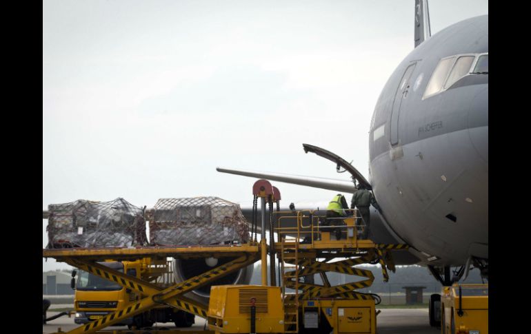 Los equipos de ayuda partieron este domingo a bordo de un avión de transporte militar. AFP / E. Daniels