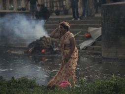 Las ambulancias y vehículos de socorro tuvieron dificultades para ingresar en algunas zonas por la caída de árboles. AP / B. Armangue