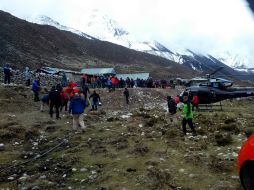 Tras la fuerte avalancha, se estableció un campamento médico en el Everest para ayudar a los heridos. NTX / Li Liang