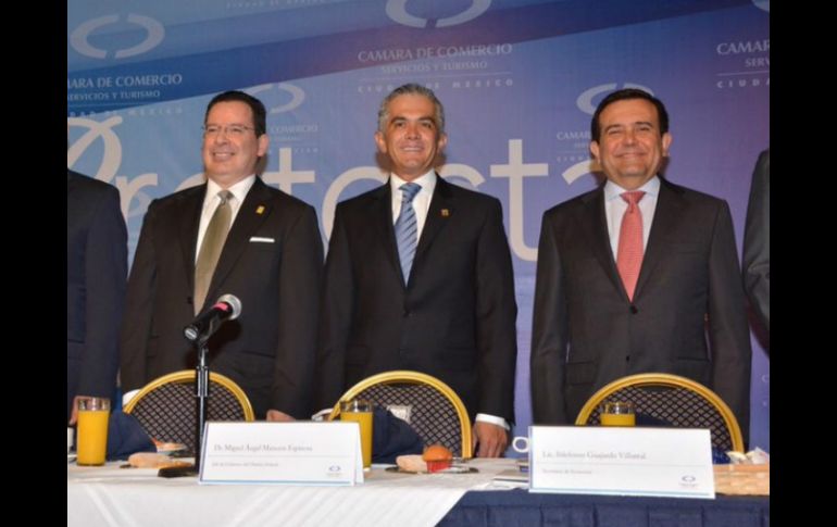 Mancera, durante la toma de protesta del Consejo Directivo de la Cámara Nacional de Comercio de la Ciudad de México (Canaco). TWITTER / @ManceraMiguelMX