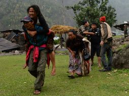 La cifra de muertos por el terremoto de Nepal podría alcanzar los 10 mil, declara el primer ministro Sushil Koirala. AFP / S. Hussain