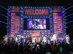 Floyd Mayweather Jr. creó gran ambiente en su presentación oficial en Las Vegas. AFP / E. Miller