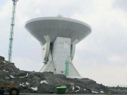 Los radiotelecopios participantes cuentan con un reloj atómico para sincronizar los datos recabados.  /