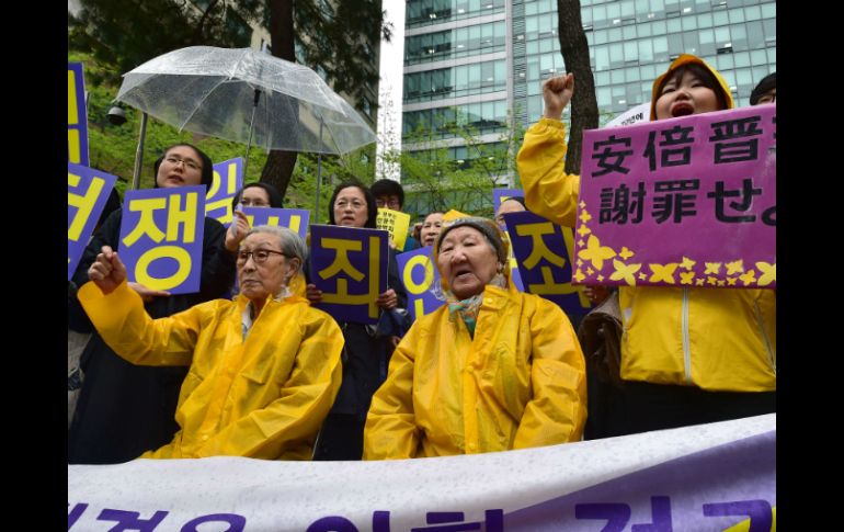 Kim Bok-Dong (i) considera que Japón debe reconocer su error. 'Lo que quiero es que me devuelvan mi honor y mi dignidad', afirma. AFP / J. Yeon-Je