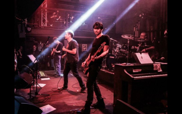 De izquierda a derecha, Graham Coxon, Damon Albarn, Alex James y Dave Rowntree durante un concierto en Londres. TWITTER / @blurofficial