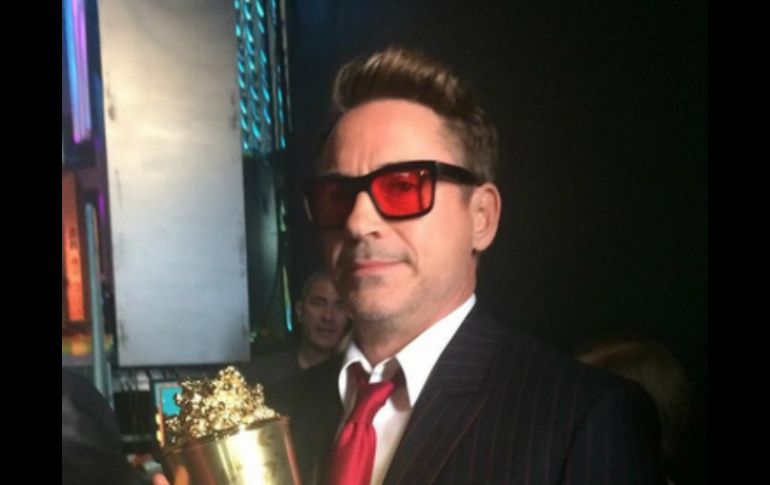 Robert Downey Jr. tras recibir el premio Generación en la ceremonia de The MTV Movie Awards. TWITTER / @RobertDowneyJr