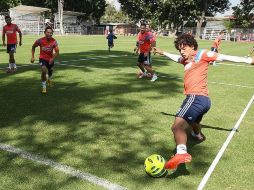 Chivas entrenó este jueves en Verde Valle. ESPECIAL / chivasdecorazon.com.mx