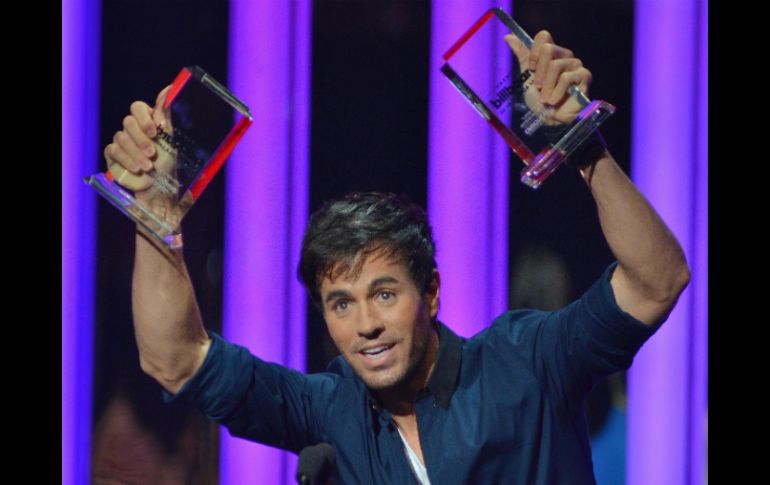 El cantante español se lleva a casa los premios 'Latin Pop Album' del año y 'Latin Pop Song'. EFE / G. de Cárdenas