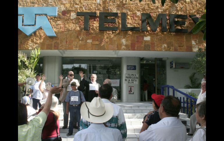 Durante la firma del convenio, se acordó fortalecer el trabajo y elevar la productividad para mejorar el servicio de Telmex. EL INFORMADOR / ARCHIVO