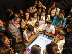 Los chicos se dieron cita en el Trompo Mágico para desearle un feliz cumpleaños y aprender un poco más. EL INFORMADOR / F. Atilano