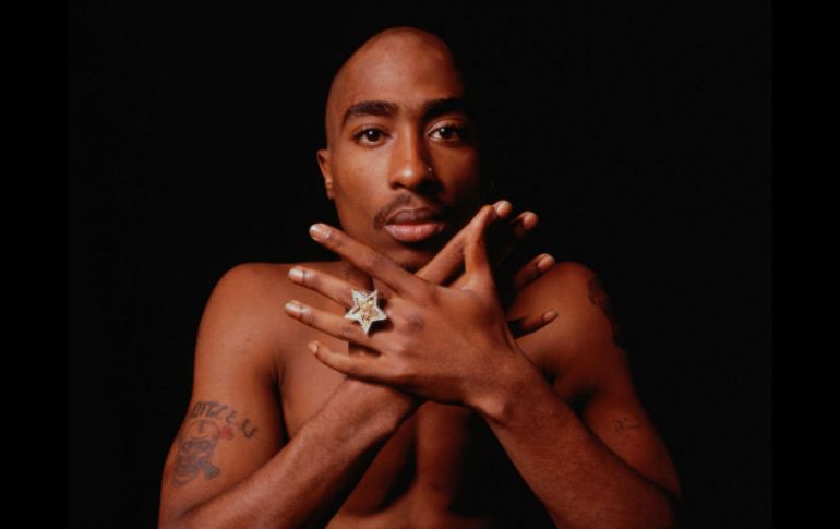 Tupac Shakur. Su asesinato y el de Notorious B.I.G. han sido ligados a pleitos entre disqueras. ESPECIAL / theplace2.ru