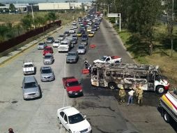 En varios puntos de la Zona Metropolitana y el interior de Jalisco hubo bloqueos. En la foto: Periférico y camino a Las Cañadas. EL INFORMADOR /