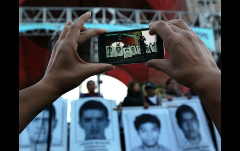 Piden la aparición con vida de los estudiantes. AP / ARCHIVO