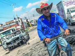 Carretera libre a Zapotlanejo. Los accesos carreteros también fueron bloqueados con vehículos quemados. EL INFORMADOR /